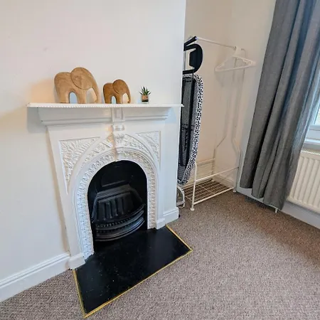 The Heritage Hideaway - King Bed, Free Parking, Walk To C-centre & Hospital Feriehus *