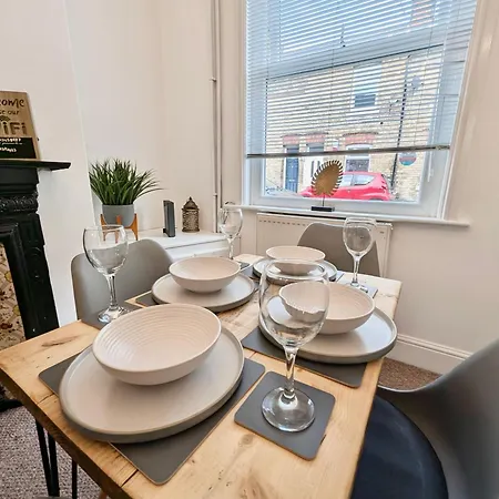 The Heritage Hideaway - King Bed, Free Parking, Walk To C-centre & Hospital