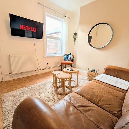 Feriehus The Heritage Hideaway - King Bed, Free Parking, Walk To C-centre & Hospital *