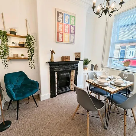 The Heritage Hideaway - King Bed, Free Parking, Walk To C-centre & Hospital York