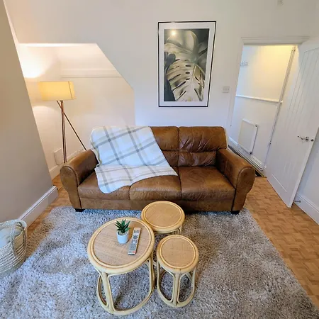 The Heritage Hideaway - King Bed, Free Parking, Walk To C-centre & Hospital Feriehus *