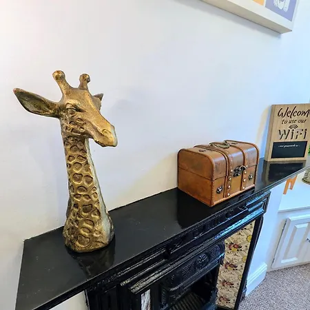 بيت للعطل The Heritage Hideaway - King Bed, Free Parking, Walk To C-centre & Hospital *