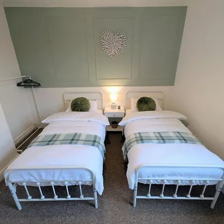 The Heritage Hideaway - King Bed, Free Parking, Walk To C-centre & Hospital *