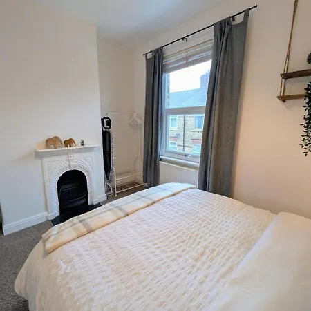 The Heritage Hideaway - King Bed, Free Parking, Walk To C-centre & Hospital 펜션 요크