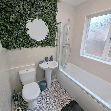 The Heritage Hideaway - King Bed, Free Parking, Walk To C-centre & Hospital *