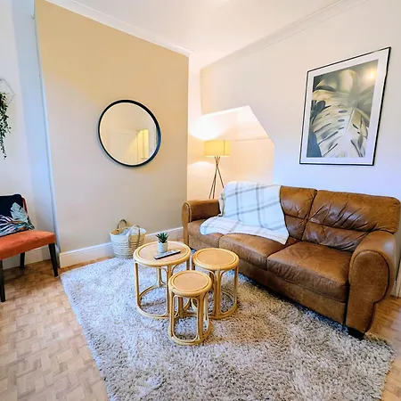 Feriehus The Heritage Hideaway - King Bed, Free Parking, Walk To C-centre & Hospital *