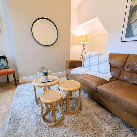 Vakantiehuis The Heritage Hideaway - King Bed, Free Parking, Walk To C-centre & Hospital