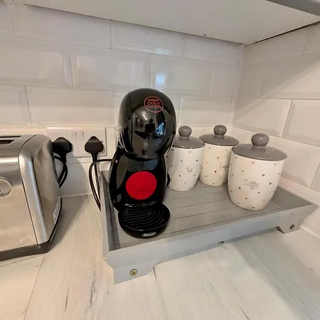 The Heritage Hideaway - King Bed, Free Parking, Walk To C-centre & Hospital بيت للعطل *