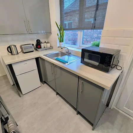 The Heritage Hideaway - King Bed, Free Parking, Walk To C-centre & Hospital *