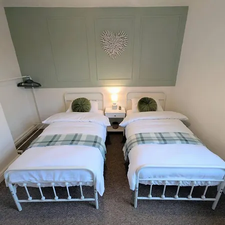 The Heritage Hideaway - King Bed, Free Parking, Walk To C-centre & Hospital
