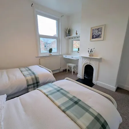 Feriehus The Heritage Hideaway - King Bed, Free Parking, Walk To C-centre & Hospital