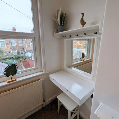 The Heritage Hideaway - King Bed, Free Parking, Walk To C-centre & Hospital * York