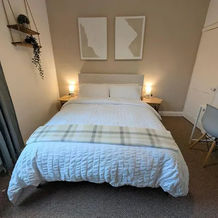 Feriehus The Heritage Hideaway - King Bed, Free Parking, Walk To C-centre & Hospital *