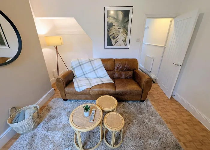 The Heritage Hideaway - King Bed, Free Parking, Walk To C-centre & Hospital Tatil Evi *