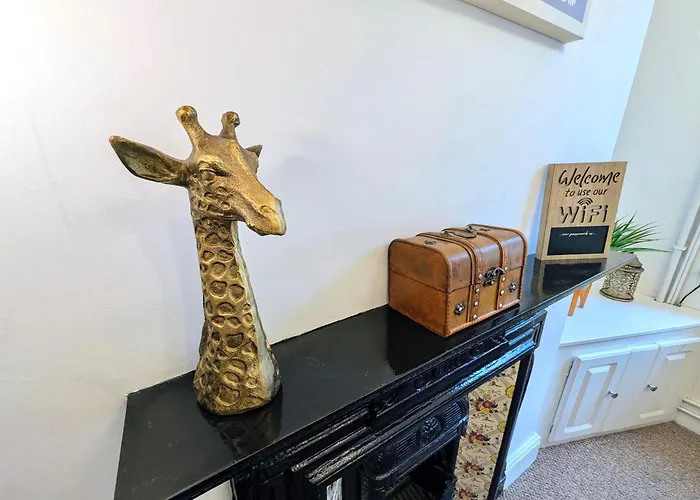 Tatil Evi The Heritage Hideaway - King Bed, Free Parking, Walk To C-centre & Hospital *