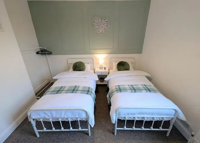 The Heritage Hideaway - King Bed, Free Parking, Walk To C-centre & Hospital *