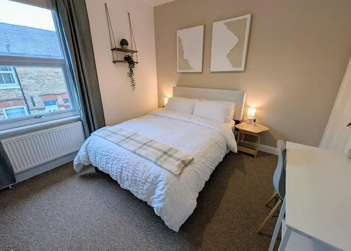 The Heritage Hideaway - King Bed, Free Parking, Walk To C-centre & Hospital Tatil Evi *