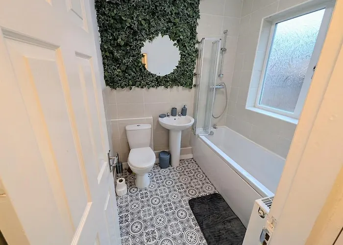 The Heritage Hideaway - King Bed, Free Parking, Walk To C-centre & Hospital Tatil Evi York