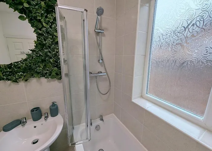 Tatil Evi The Heritage Hideaway - King Bed, Free Parking, Walk To C-centre & Hospital York