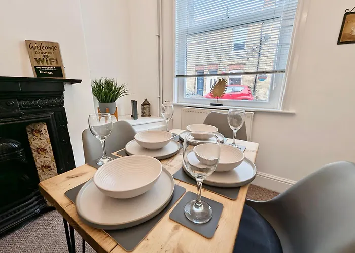 The Heritage Hideaway - King Bed, Free Parking, Walk To C-centre & Hospital