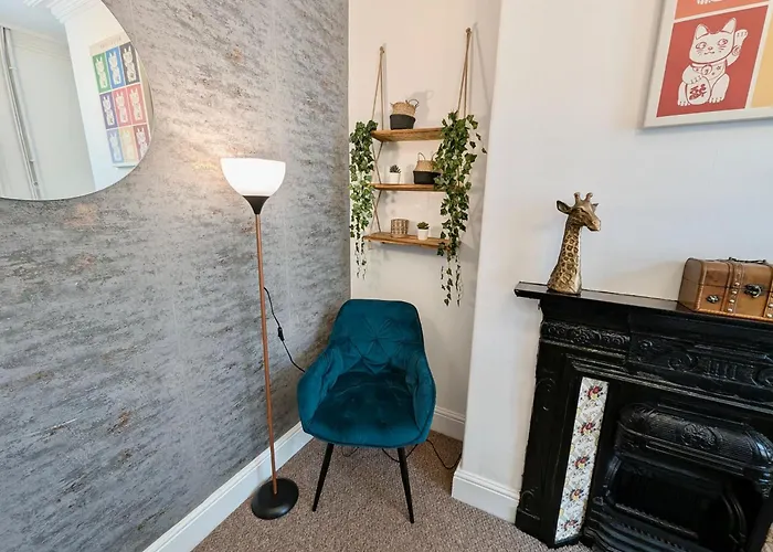 The Heritage Hideaway - King Bed, Free Parking, Walk To C-centre & Hospital Tatil Evi York