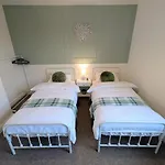 The Heritage Hideaway - King Bed, Free Parking, Walk To C-centre & Hospital *