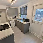 The Heritage Hideaway - King Bed, Free Parking, Walk To C-centre & Hospital * York