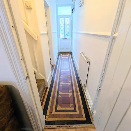 The Heritage Hideaway - King Bed, Free Parking, Walk To C-centre & Hospital * York