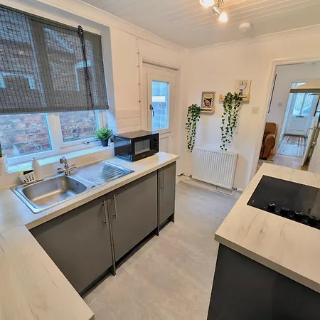 The Heritage Hideaway - King Bed, Free Parking, Walk To C-centre & Hospital